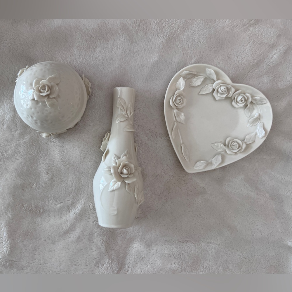 Gorgeous White Rose Porcelain Set